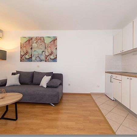 Ivmalu Apartments Tučepi Eksteriør billede