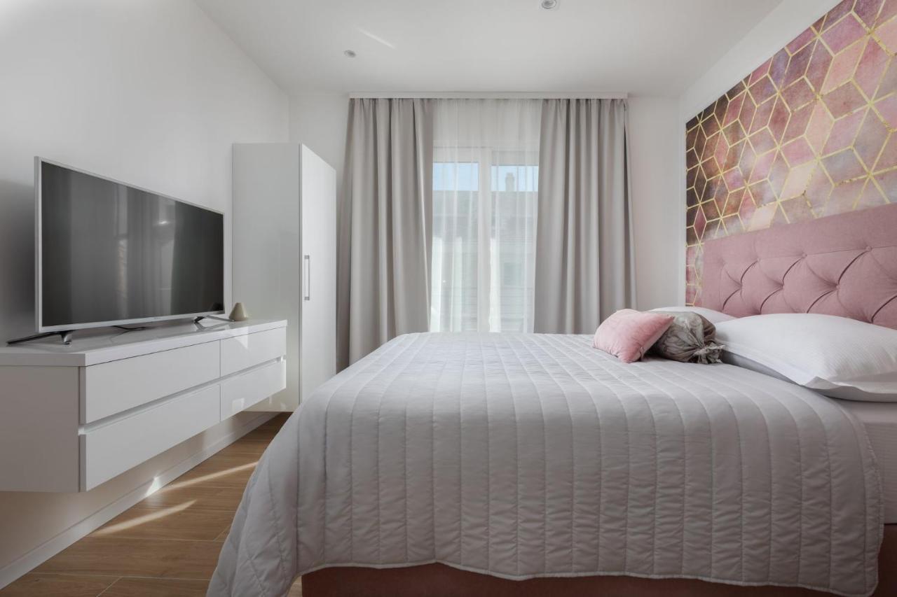 Ivmalu Apartments Tučepi Eksteriør billede
