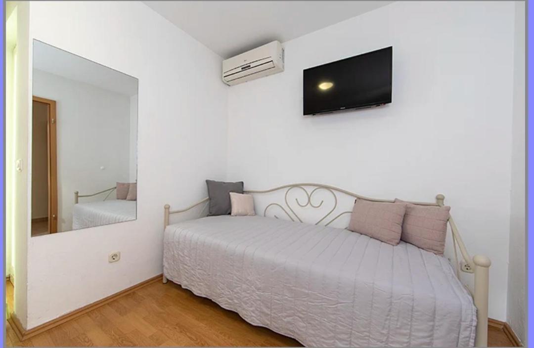 Ivmalu Apartments Tučepi Eksteriør billede