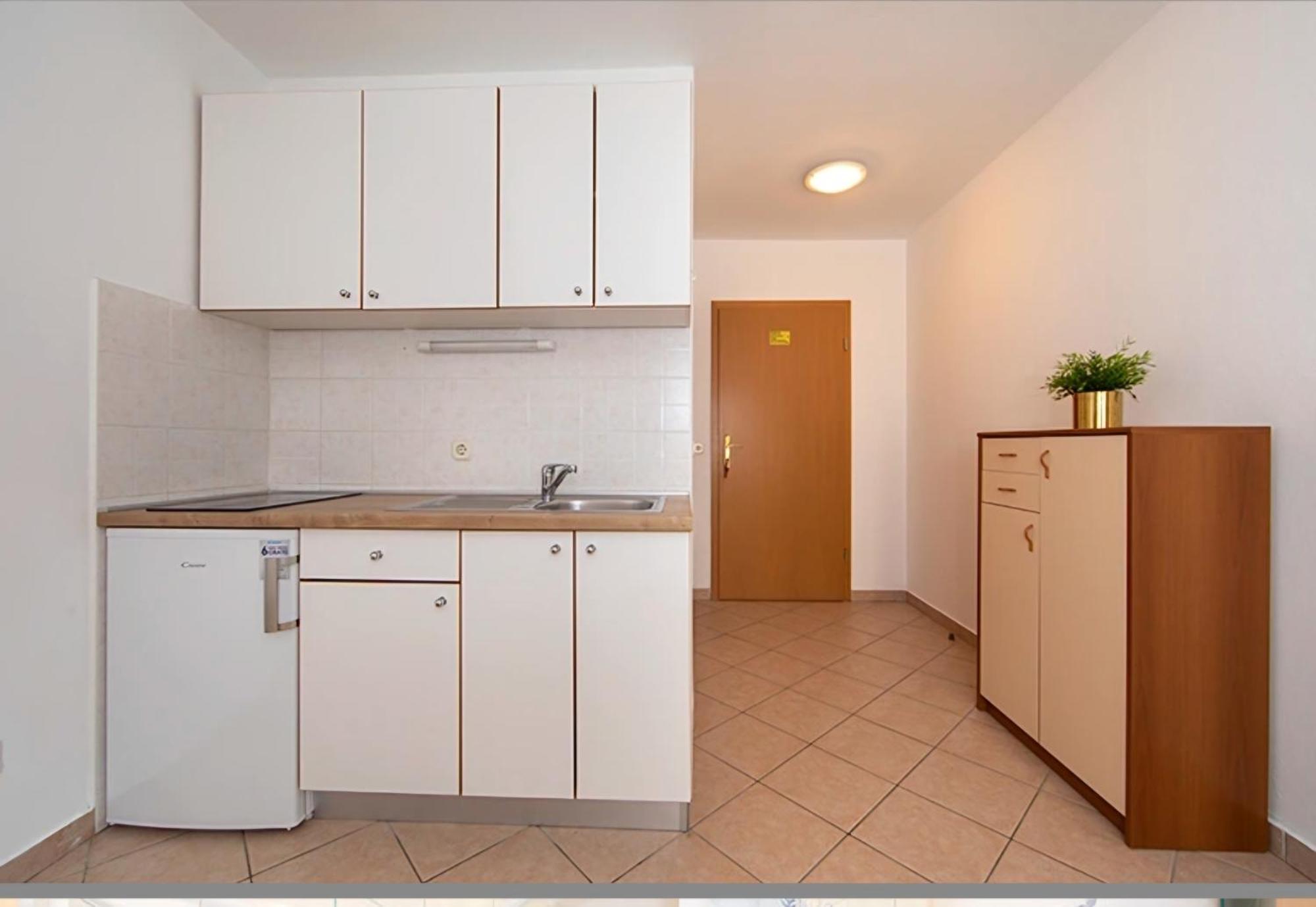 Ivmalu Apartments Tučepi Eksteriør billede