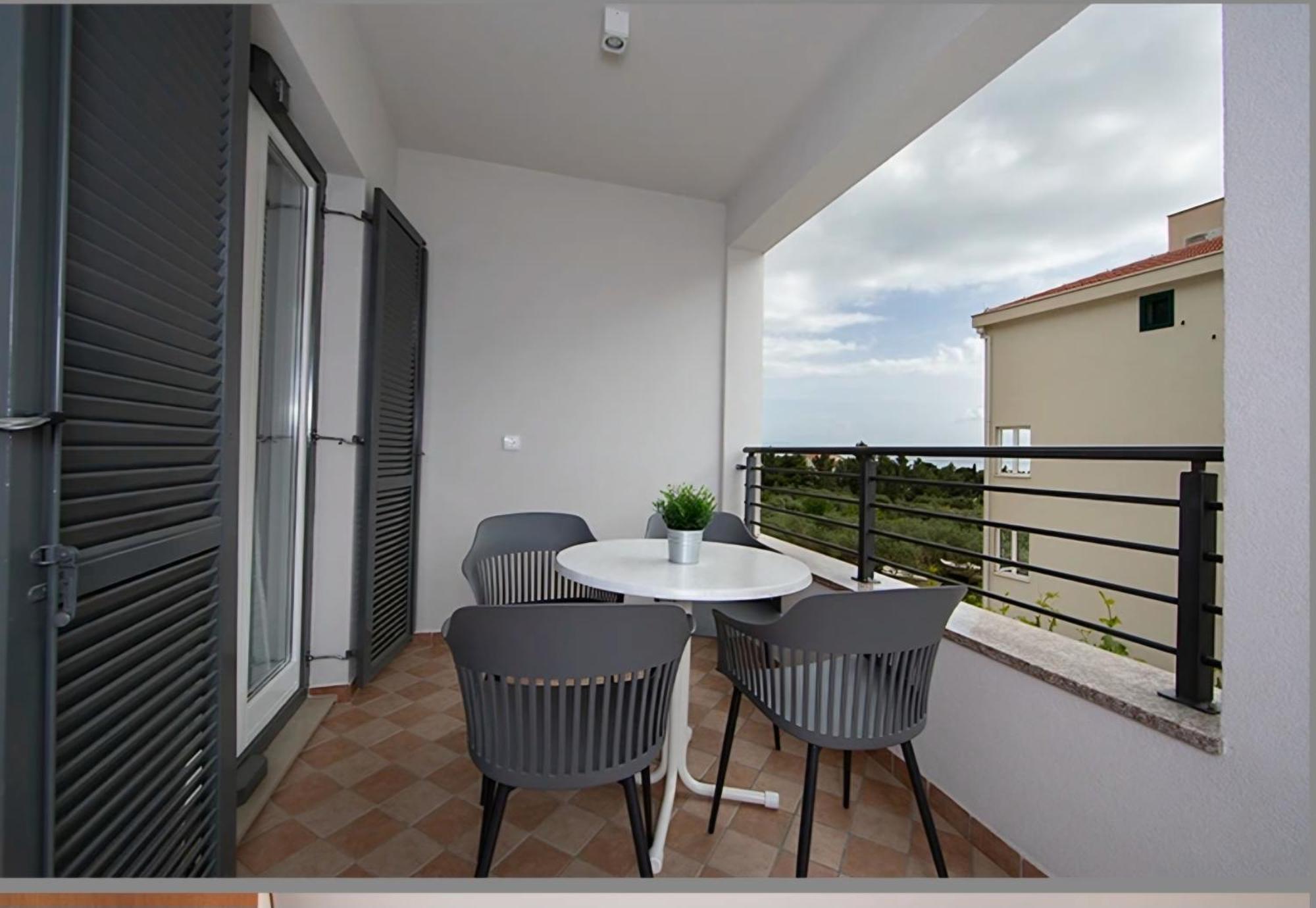 Ivmalu Apartments Tučepi Eksteriør billede