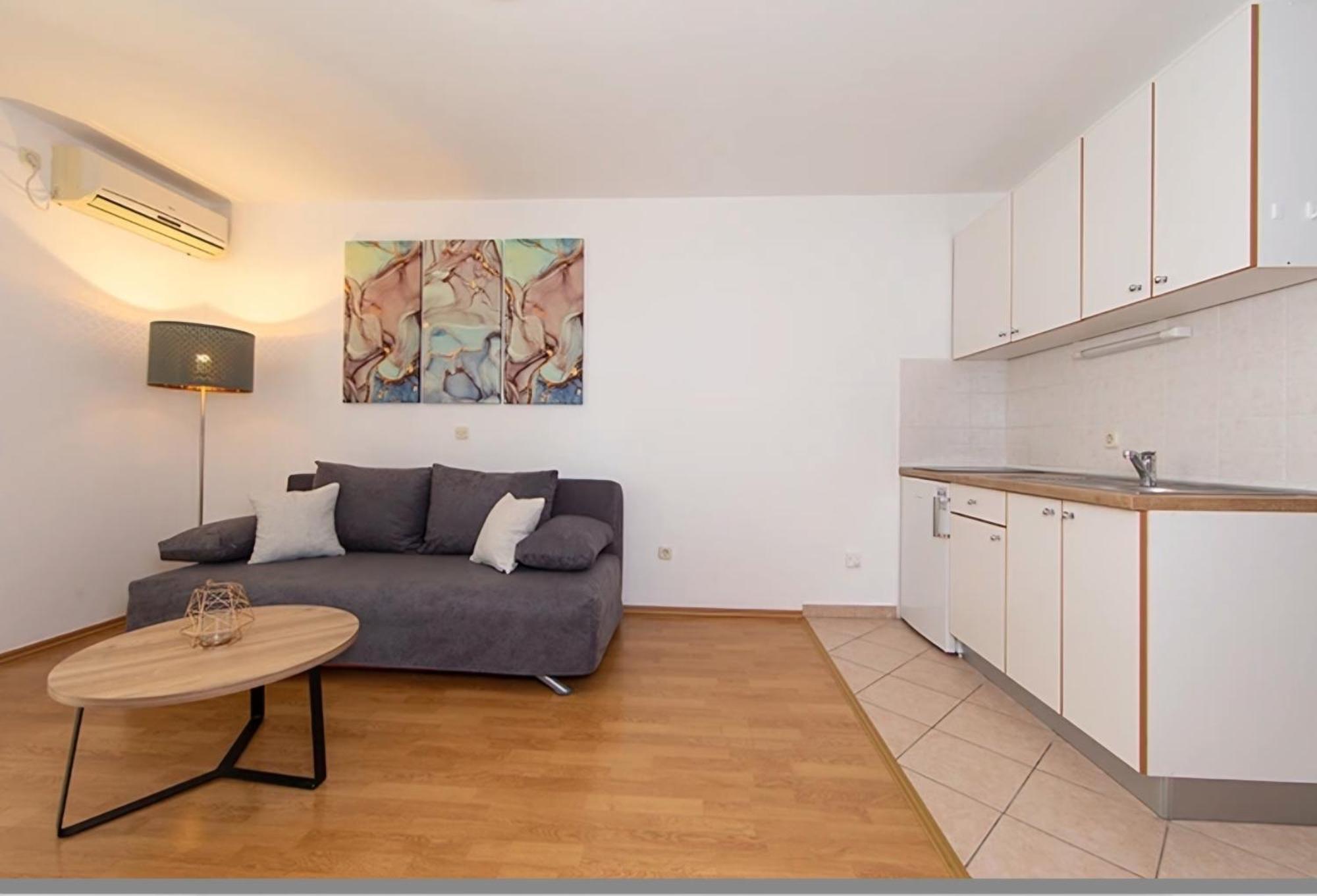 Ivmalu Apartments Tučepi Eksteriør billede